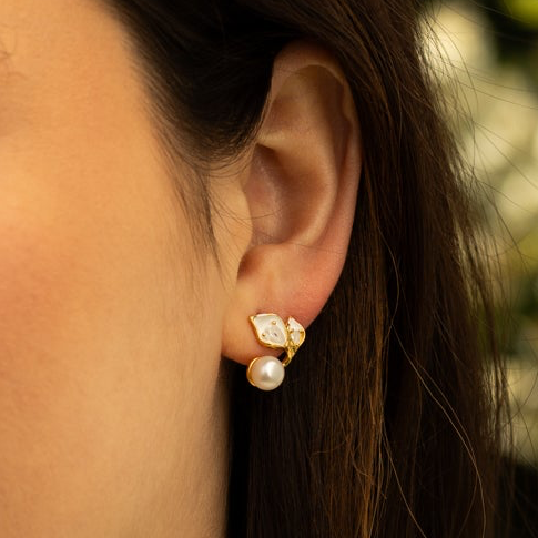 The Laurel Pearl Studs